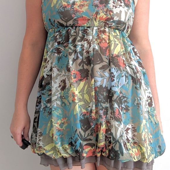 FINAL SALE 🌿FLORAL RUFFLE DRESS🌿 - Picture 4 of 7